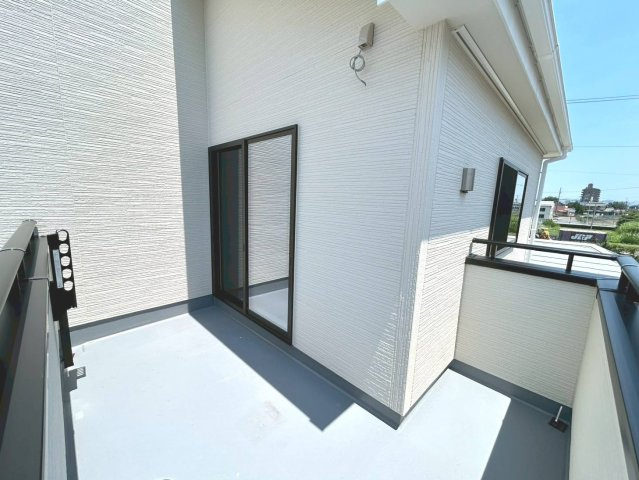 新築戸建　江南市宮後町砂場東　全10区画分譲のバルコニー|バルコニーは南向きで洗濯物もよく乾きます！