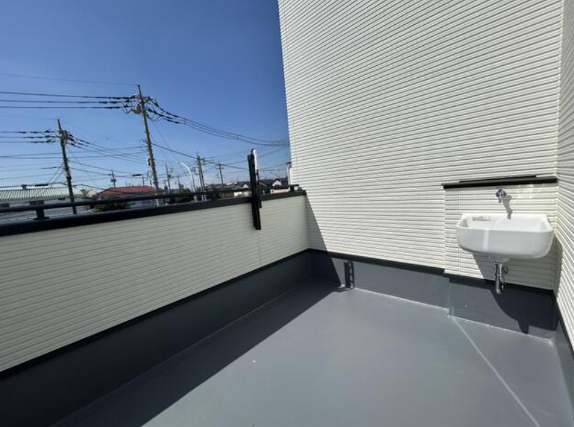 越谷市花田6丁目 新築分譲住宅 3邸 C号棟のバルコニー
