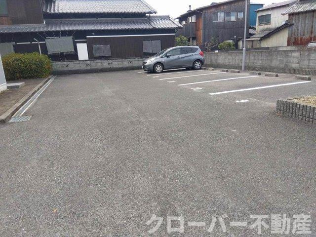レオパレスＧｒｏｏｖｅｒの駐車場