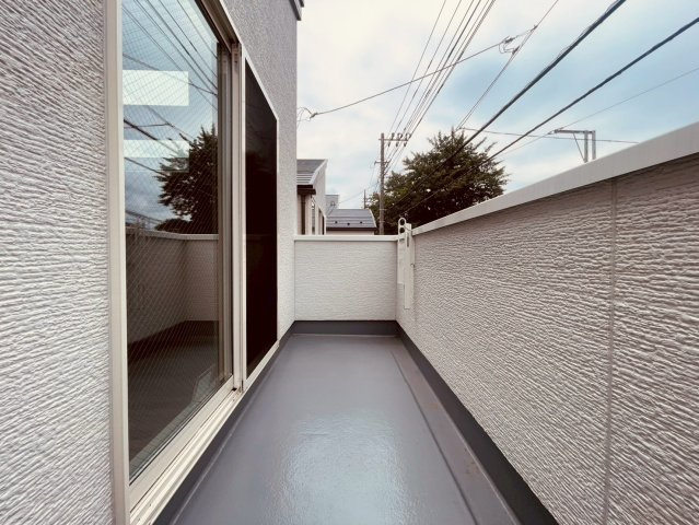 【バルコニー】 | 杉並区下井草３丁目　新築戸建て　１号棟 | 洗濯物や布団もゆったり干せる、使い勝手の良いバルコニーです