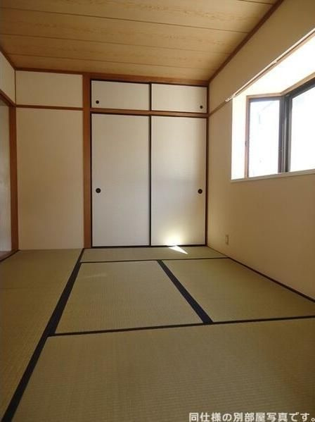 グランドハイツ原 B棟の和室