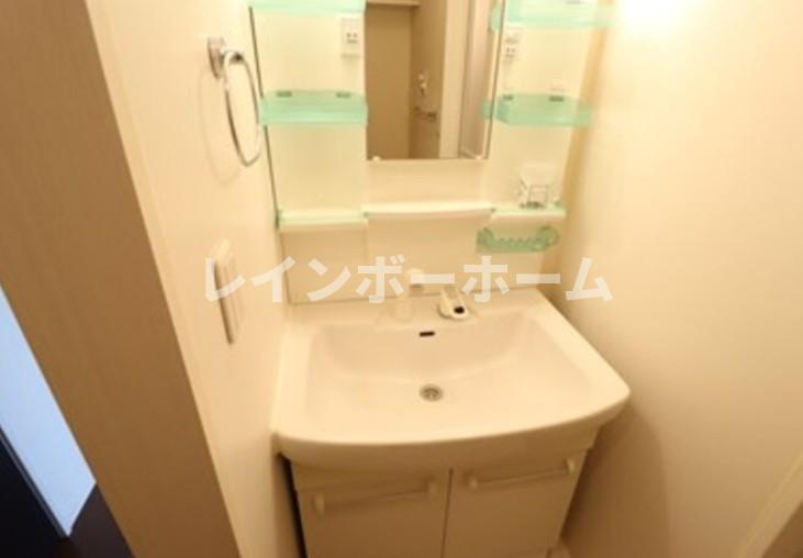 ベアーレB仲介手数料（賃料の1.10ヵ月）の50％OFF対象物件！の洗面所|明るい洗面所です