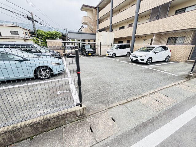 エステート杉塚の駐車場|別号数タイプ