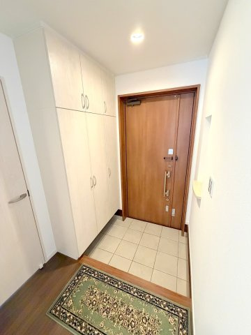 あきる野市下代継　中古戸建の玄関