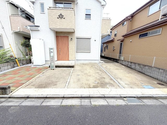 あきる野市下代継　中古戸建の駐車場