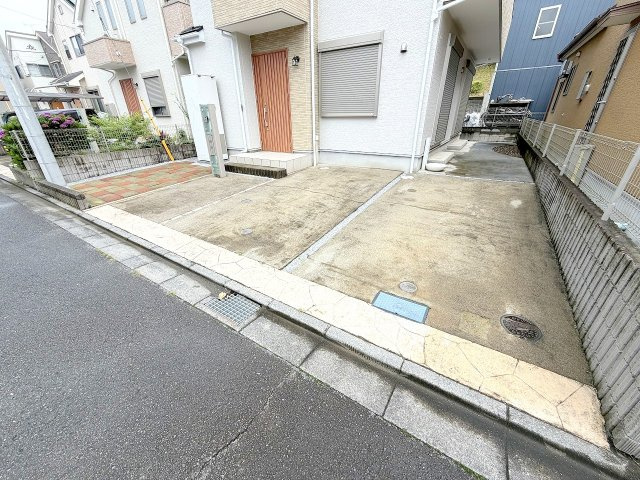 あきる野市下代継　中古戸建の駐車場