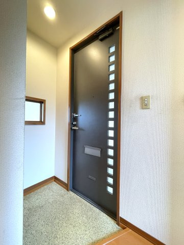 シャーメゾンオカムラの玄関|※リフォーム前の写真です。