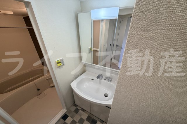 ファズテート東大阪アダマスの独立洗面台