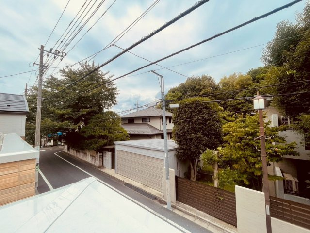 【展望】 | 杉並区下井草３丁目　新築戸建て　３号棟 | 【1号棟】心地よい眺望が、暮らしにゆとりを添えます