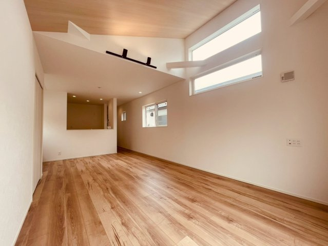 【居間・リビング】 | 杉並区下井草３丁目　新築戸建て　３号棟 | 【1号棟】会話が弾む、居心地の良いLDK空間が広がります