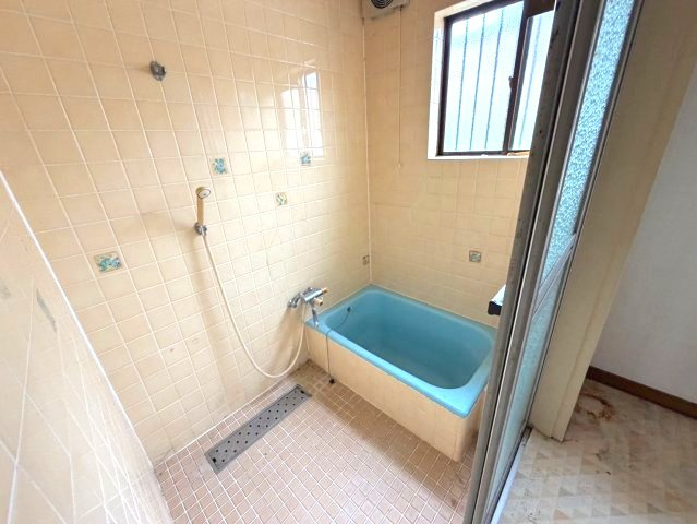 唐津市双水　続き和室　4LDKの浴室