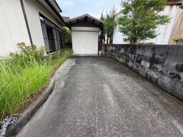唐津市双水　続き和室　4LDKの駐車場