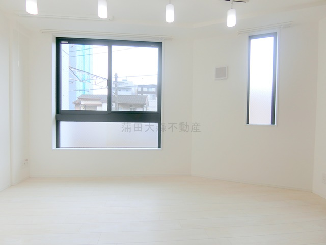 LUORE(ルオーレ千鳥町の居間・リビング