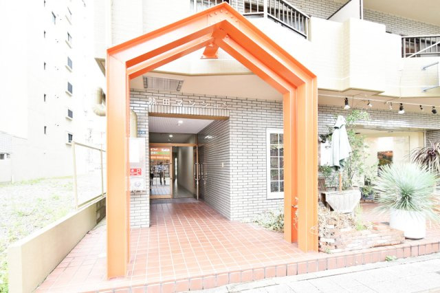 熱田マンションのエントランス