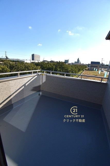 リーブルガーデン  笠間市旭町　第13　6のバルコニー|日当たり良好なバルコニーです。気分転換に出るだけでも、晴れた日にお洗濯物やお布団を一気に干すのも気持ちがいい♪