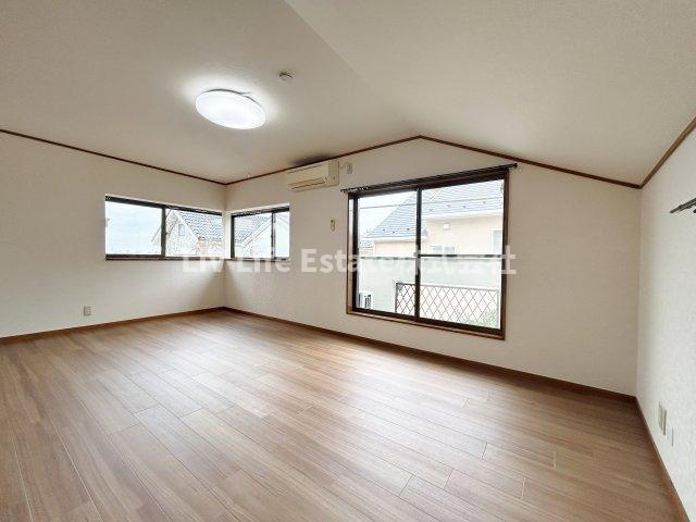 廻田町3丁目貸家の洋室