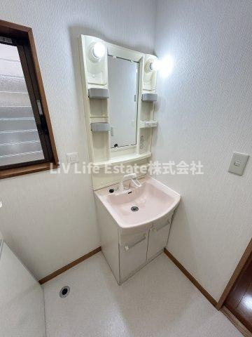 廻田町3丁目貸家