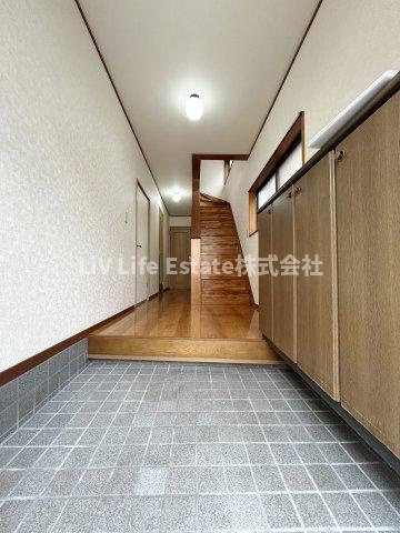 廻田町3丁目貸家の玄関