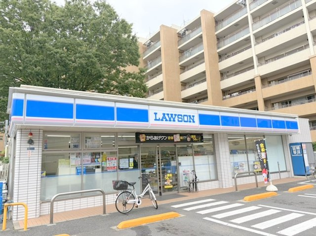 アドグランデ三鷹イーストレジデンスの周辺|徒歩約2分で利用可能な「ローソン 三鷹下連雀八丁目店」