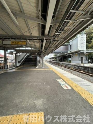 【周辺】 | ヴィラ湯浅A棟 | 電車でお出かけの時でも駅前にコインパーキングがあるので便利です！