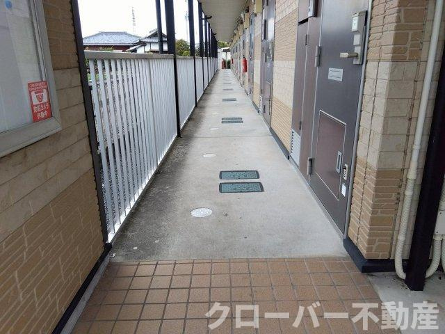 レオパレスブレッツァのエントランス
