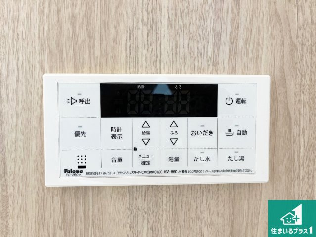 神戸市須磨区竜が台　新築一戸建てのキッチン|リビングと統一感があり、使い勝手のいいキッチン。広々としているので、二人並んで作業が出来ちゃいます。お子様と一緒に色々なお料理に挑戦できるスペースがあります。