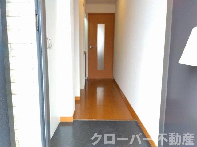 レオパレスポートビレッジの玄関