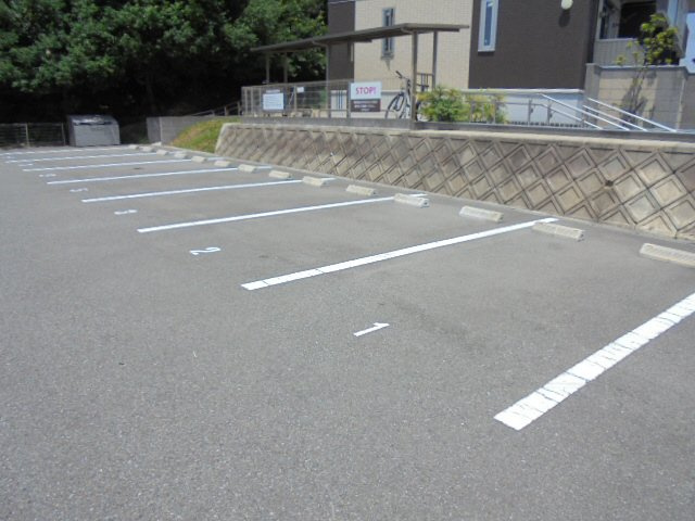 ＤヴェルジェⅢの駐車場
