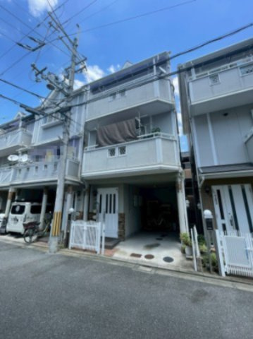門真市巣本町の前面道路含む現地写真|4LDK＋ロフト付きと部屋数充実の間取りです。