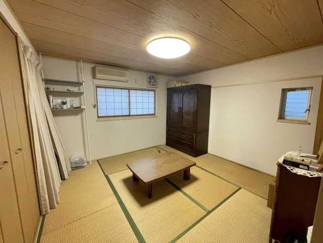 門真市巣本町の和室|約8帖の和室。ゆったり広さのあるお部屋です。
室内きれいにお使いです！