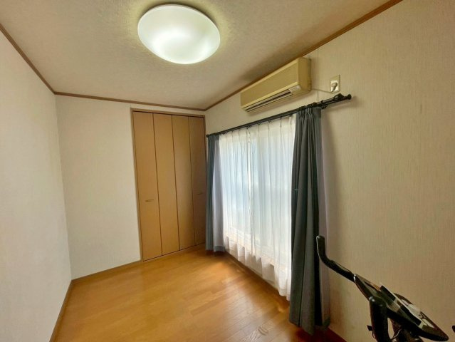 門真市巣本町の洋室|3階洋室は全室洋室で収納付きのお部屋です！
