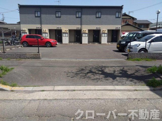 レオパレス中央町の駐車場