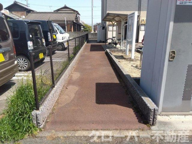 レオパレス中央町の駐車場