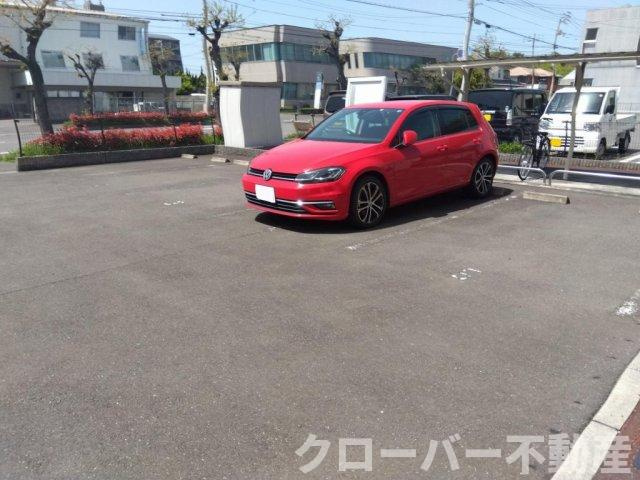 レオパレス中央町の駐車場