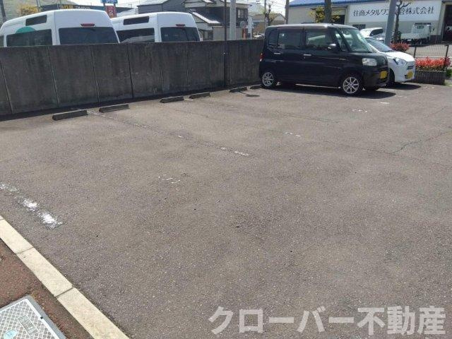 レオパレス中央町の駐車場
