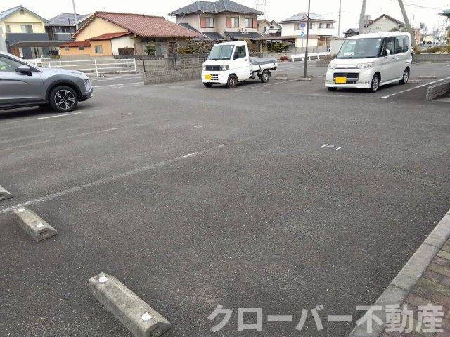 レオパレス金倉Ⅱの駐車場