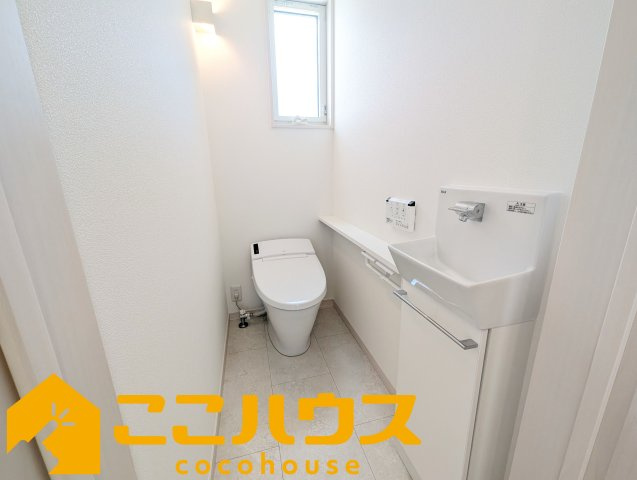ガーデンアレイ沖縄市大里II期　中古戸建て　2号棟のトイレ|高機能トイレ