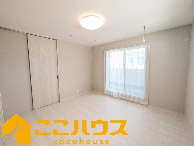 ガーデンアレイ沖縄市大里II期　中古戸建て　2号棟の寝室|寝室8.0帖
