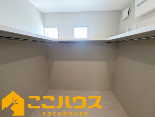 ガーデンアレイ沖縄市大里II期　中古戸建て　2号棟の収納|大容量のウォークインクローゼット