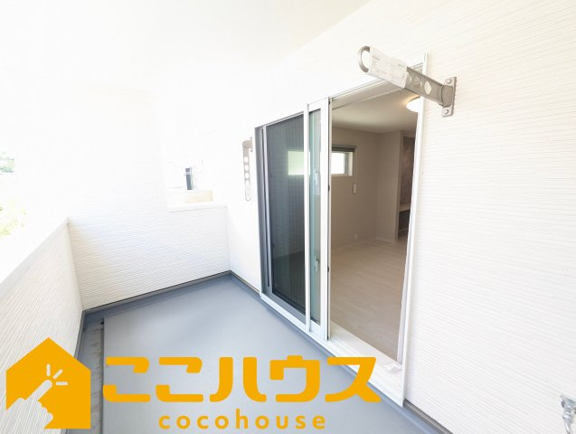 ガーデンアレイ沖縄市大里II期　中古戸建て　2号棟のバルコニー|急な雨でも安心のインナーバルコニー