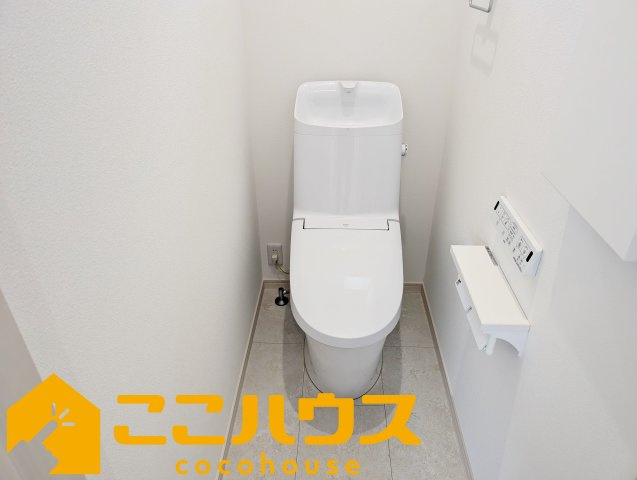 ガーデンアレイ沖縄市大里II期　中古戸建て　2号棟のトイレ|2階トイレ