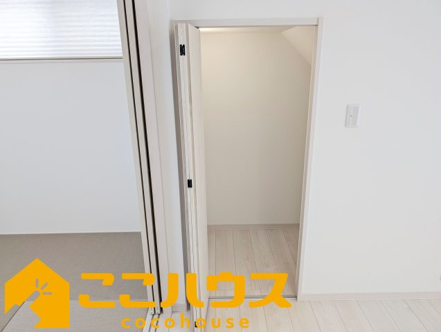 ガーデンアレイ沖縄市大里II期　中古戸建て　2号棟の収納|多目的に使える階段下収納