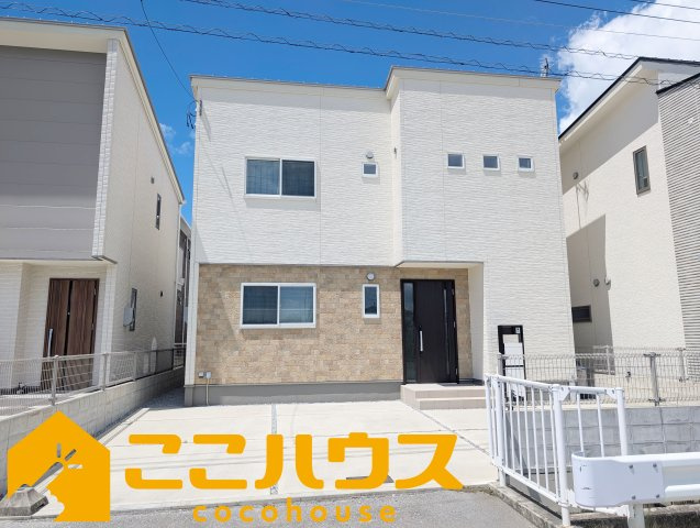 ガーデンアレイ沖縄市大里II期　中古戸建て　2号棟の駐車場|並列駐車2台可◎