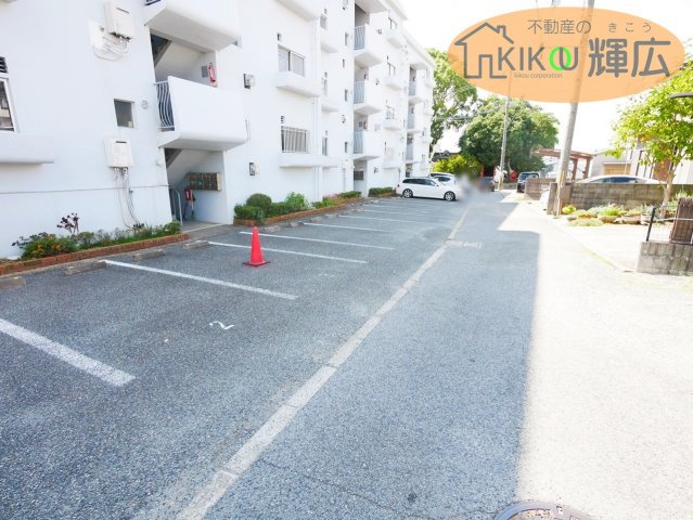 野口マンション　1階の駐車場