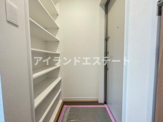ヒューゲルハイム三軒茶屋　駅近　築浅　角部屋の玄関