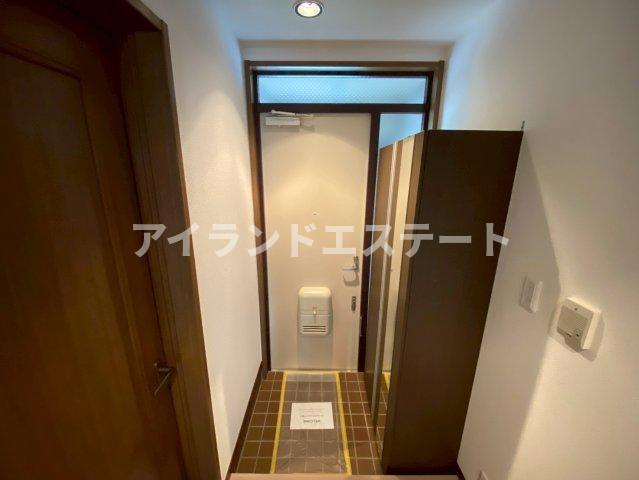 ヴィク駒沢　駅近　専用庭　角部屋の玄関