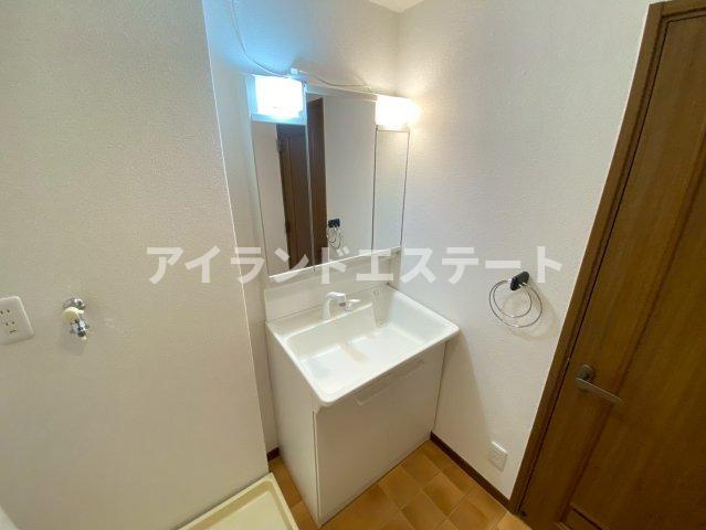 ヴィク駒沢　駅近　専用庭　角部屋の洗面所