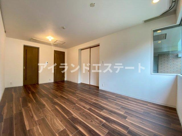 LANAI COURT CLASSIC　ファミリー向け　角部屋　オートロックの居間・リビング