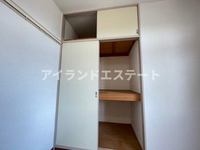 クローバーハイツ　駅近　ネット無料　最上階の収納