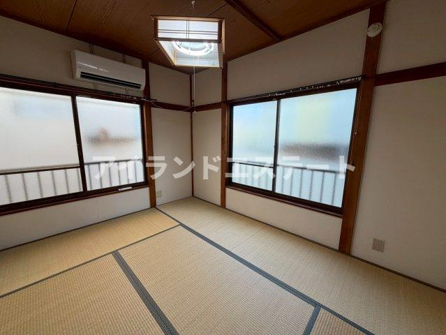 深津方　3方角住戸　通風良好　陽当たり良好の居間・リビング
